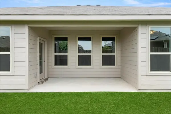 8024 Gangway Dr, Fort Worth, TX 76179-1992