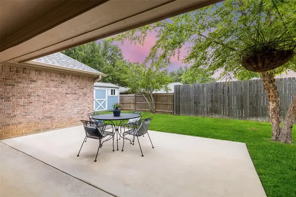 8200 Pecan Ridge Dr, North Richland Hills, TX 76182-8416