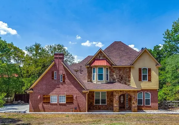 289 Aquamarine Dr, Oak Point, TX 75068-2301