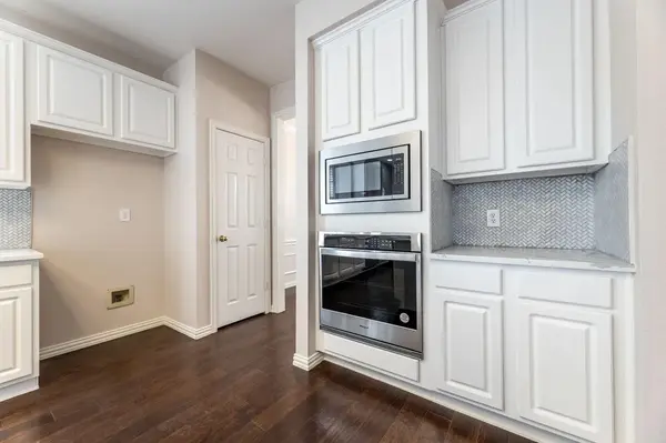 1904 N Port Ct, Grapevine, TX 76051-7134