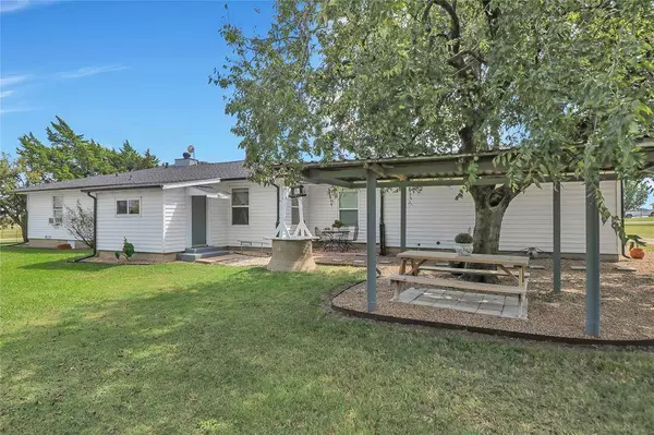 2204 Creechville Road, Ennis, TX 75119