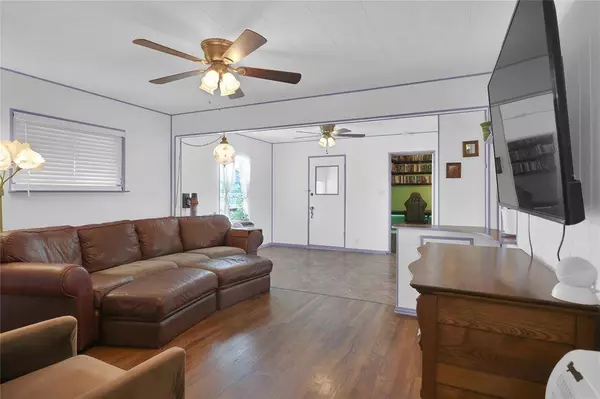 2204 Creechville Road, Ennis, TX 75119