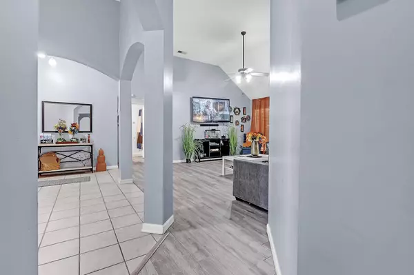 10215 N GREEN MOSS DR, Cordova, TN 38018