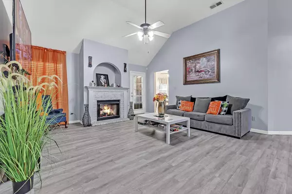 10215 N GREEN MOSS DR, Cordova, TN 38018