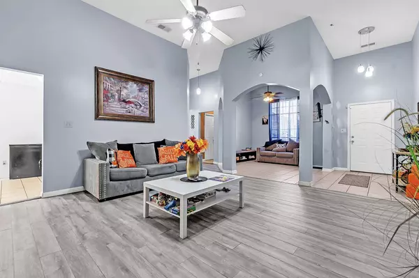 10215 N GREEN MOSS DR, Cordova, TN 38018