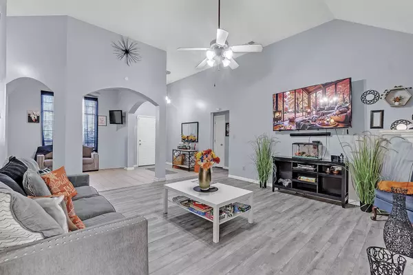 10215 N GREEN MOSS DR, Cordova, TN 38018