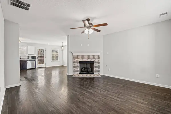 1074 CARIB LOOP W, Cordova, TN 38018