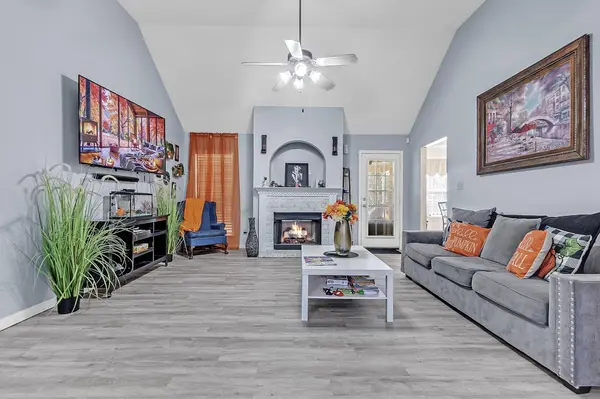 10215 N GREEN MOSS DR, Cordova, TN 38018