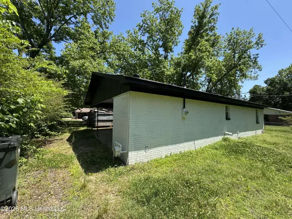 128 Isom Drive, Holly Springs, MS 38635