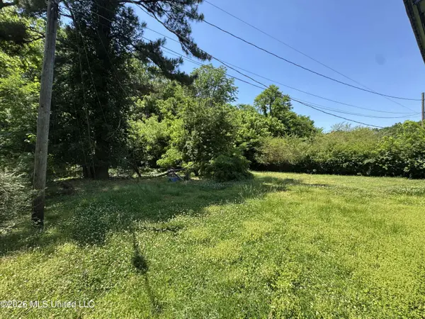 128 Isom Drive, Holly Springs, MS 38635