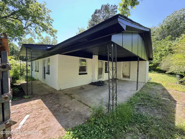 128 Isom Drive, Holly Springs, MS 38635