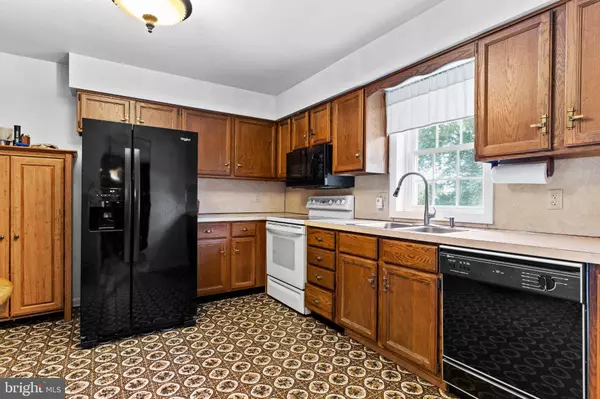 1 CHALFONT CIR, Hummelstown, PA 17036