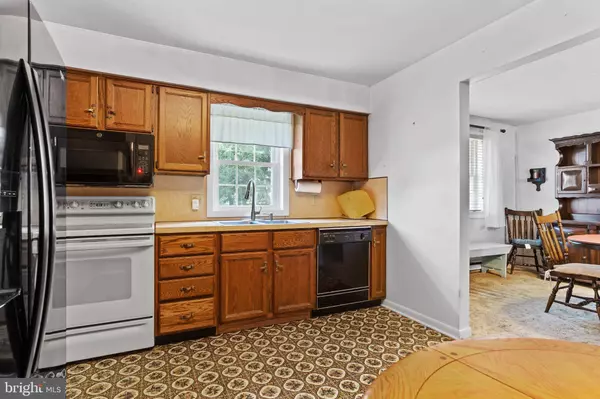 1 CHALFONT CIR, Hummelstown, PA 17036