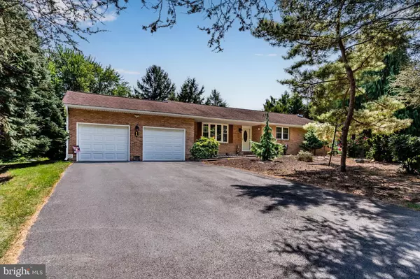 1 CHALFONT CIR, Hummelstown, PA 17036