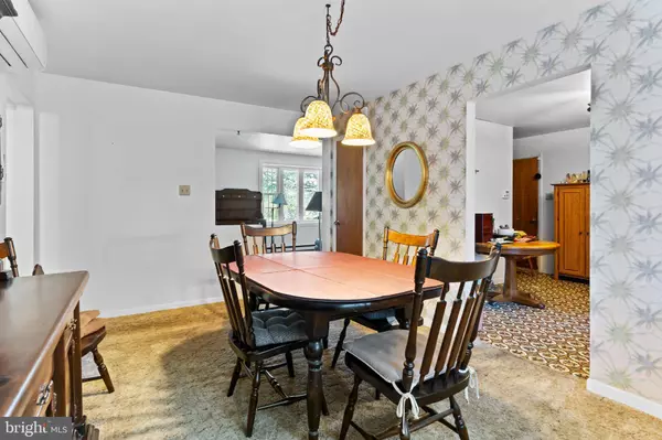 1 CHALFONT CIR, Hummelstown, PA 17036