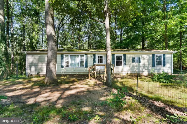 8287 PLEASANT VALLEY RD, Stewartstown, PA 17363