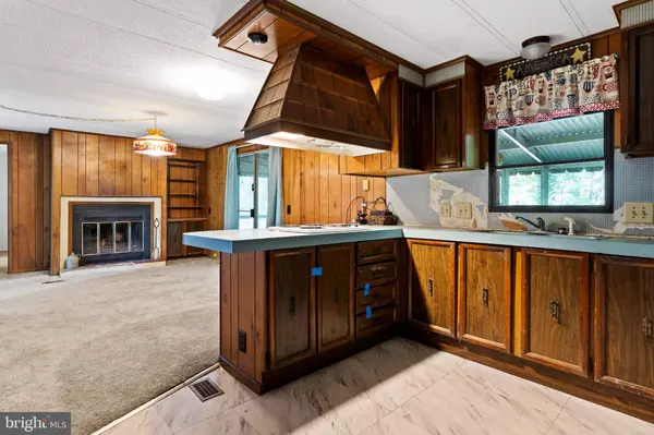 8287 PLEASANT VALLEY RD, Stewartstown, PA 17363