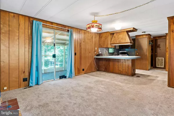 8287 PLEASANT VALLEY RD, Stewartstown, PA 17363