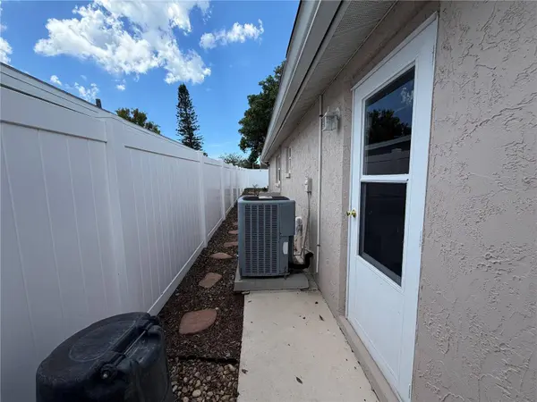 9135 GREENBRIAR LN, Port Richey, FL 34668
