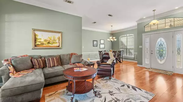 1243 Beaver Lake Dr, Texarkana, TX 75503