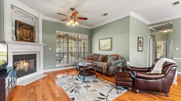 1243 Beaver Lake Dr, Texarkana, TX 75503