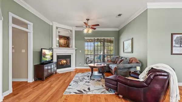 1243 Beaver Lake Dr, Texarkana, TX 75503