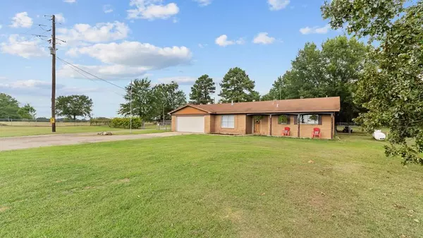 2791 Goodwin Rd, Hooks, TX 75561