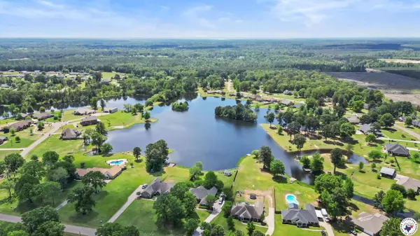 50 Beaver Lake Dr, Texarkana, TX 75501