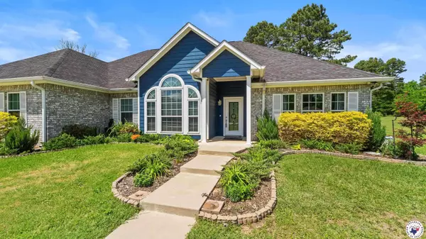 50 Beaver Lake Dr, Texarkana, TX 75501