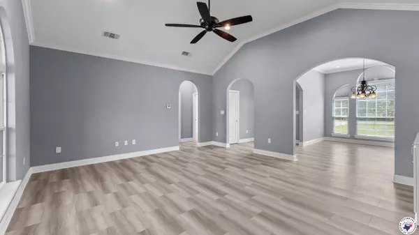 50 Beaver Lake Dr, Texarkana, TX 75501