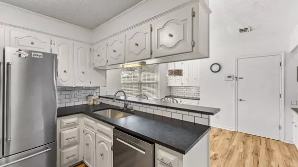 35 Lanshire Dr, Texarkana, TX 75503