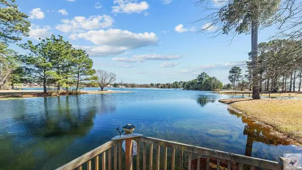 437 Beaver Lake Dr, Texarkana, TX 75501