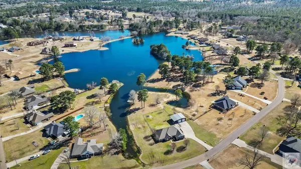 437 Beaver Lake Dr, Texarkana, TX 75501