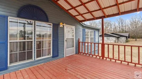 820 County Road 3676, Queen City, TX 75572