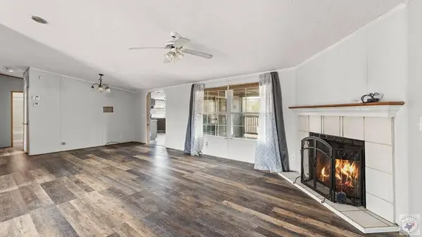 820 County Road 3676, Queen City, TX 75572