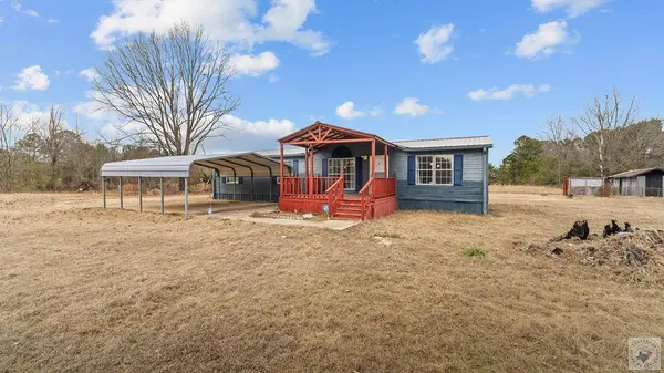 820 County Road 3676, Queen City, TX 75572