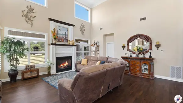 11 Tyler Ln, Hooks, TX 75561