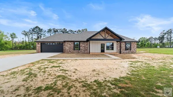 271 Kentucky Cir, Hooks, TX 75561