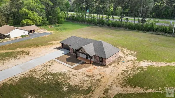271 Kentucky Cir, Hooks, TX 75561