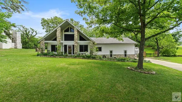 8 Pine Ridge Cir, Texarkana, TX 75503