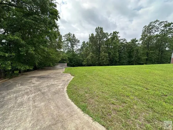 4106 Water Oak Dr, Texarkana, AR 71854