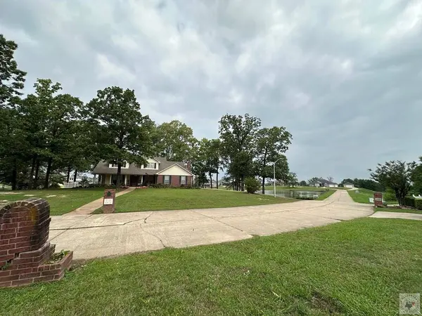 4106 Water Oak Dr, Texarkana, AR 71854