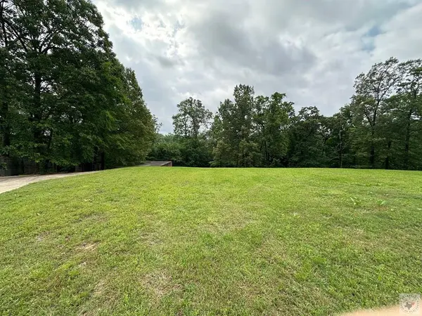 4106 Water Oak Dr, Texarkana, AR 71854