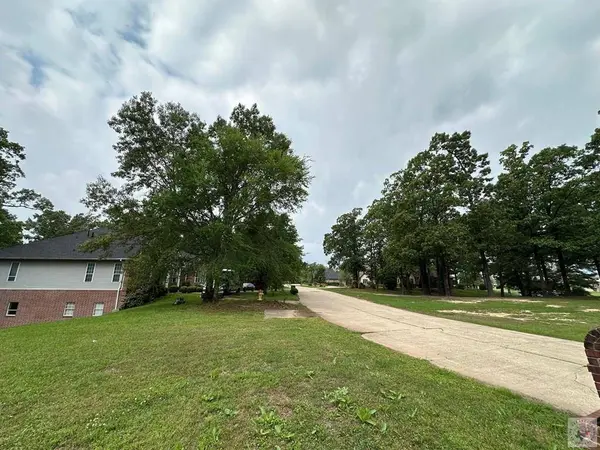 4106 Water Oak Dr, Texarkana, AR 71854