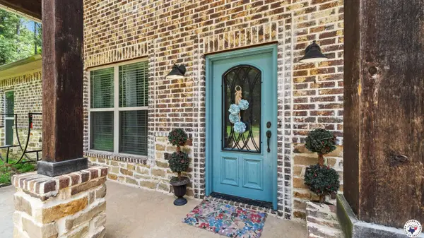 1242 CR 2108, Hooks, TX 75561