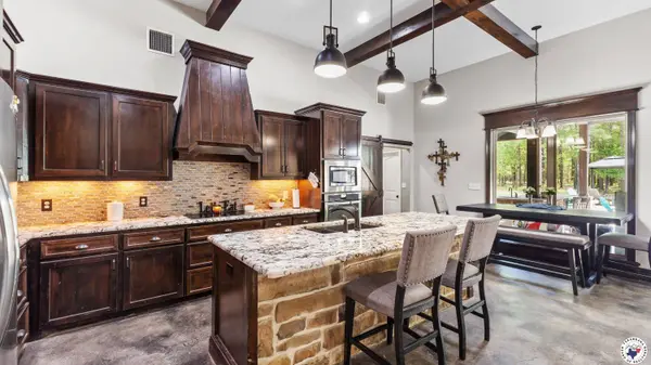 1242 CR 2108, Hooks, TX 75561