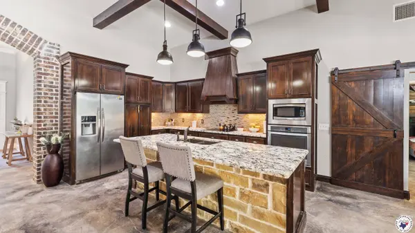 1242 CR 2108, Hooks, TX 75561