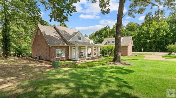 6902 Live Oak Dr, Texarkana, TX 75503