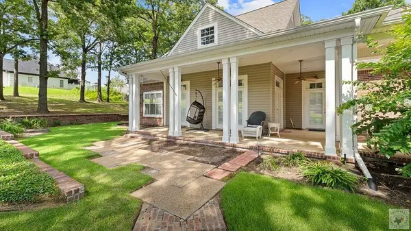6902 Live Oak Dr, Texarkana, TX 75503