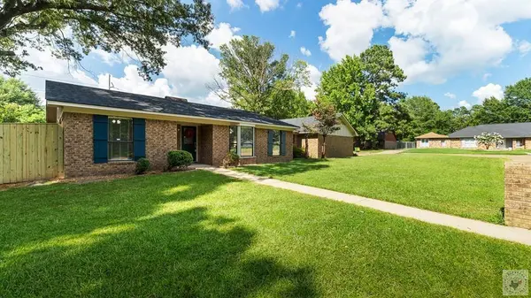 6213 Polly Dr, Texarkana, TX 75503